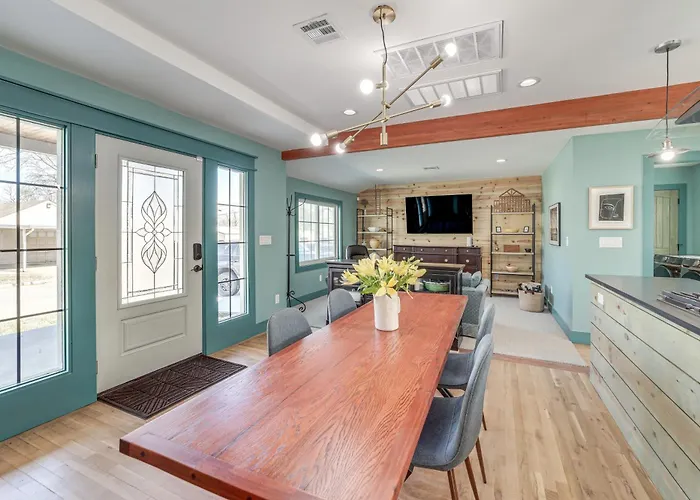 Holiday home 1 Mi To Campus: Modern W/ Private Yard Tulsa