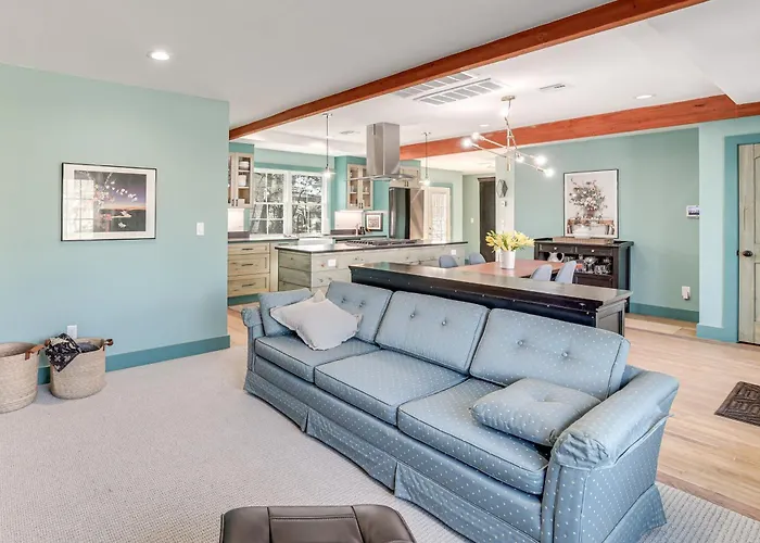 1 Mi To Campus: Modern W/ Private Yard Tulsa