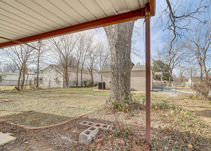 1 Mi To Campus: Modern W/ Private Yard Holiday home Tulsa